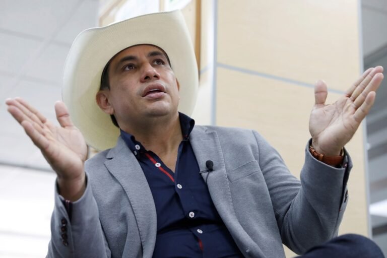 Corte colombiana investiga a un senador derechista por el delito de acto sexual violento