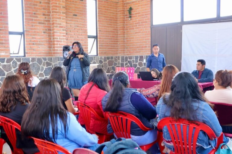 Ofrecen conferencias a personas emprendedoras