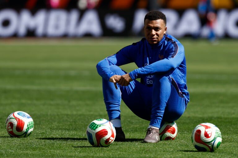 KYLIAN MBAPPÉ PIDE PASO