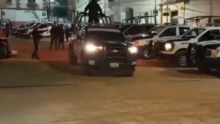 Policía vigila retiro de comerciantes