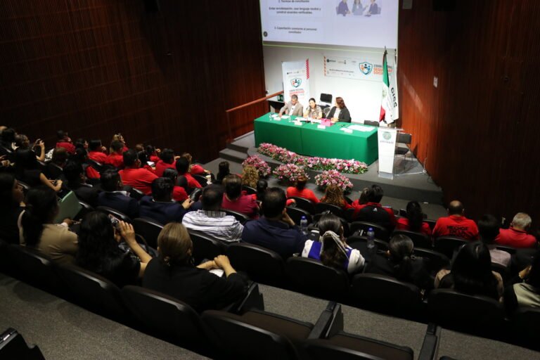 CCLEH aborda riesgos psicosociales en trabajos hiperconectados