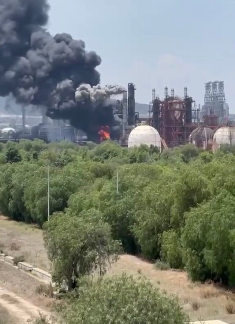 Se registra explosión en la refinería Miguel Hidalgo