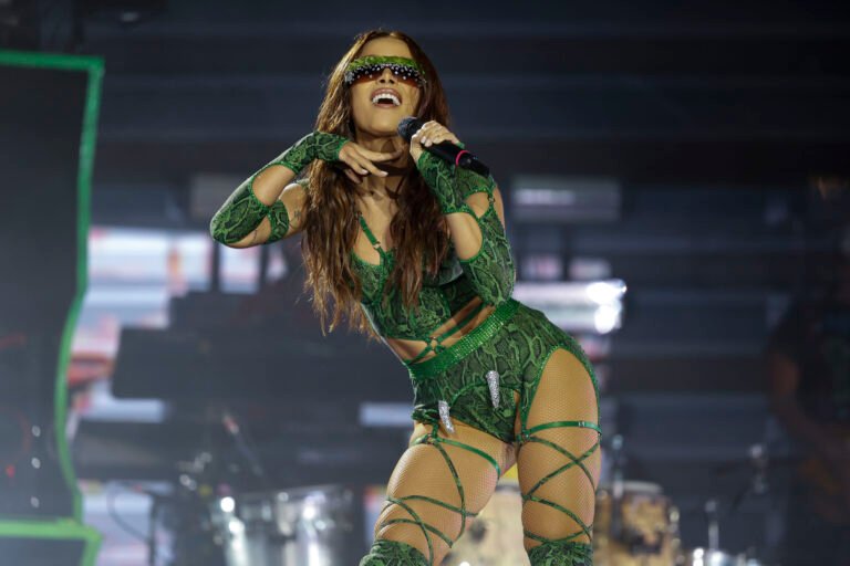 Anitta anuncia que Shakira participará en su próximo disco