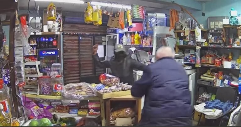 En robo a tienda de abarrotes, acuchillan a un adulto mayor