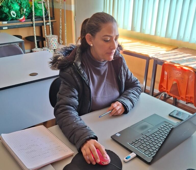 Capacitan en enseñanza del inglés a docentes de la región Tenango de Doria