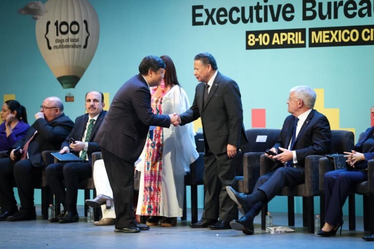 Julio Menchaca acompaña al Buró Ejecutivo de Ciudades y Gobiernos Locales Unidos