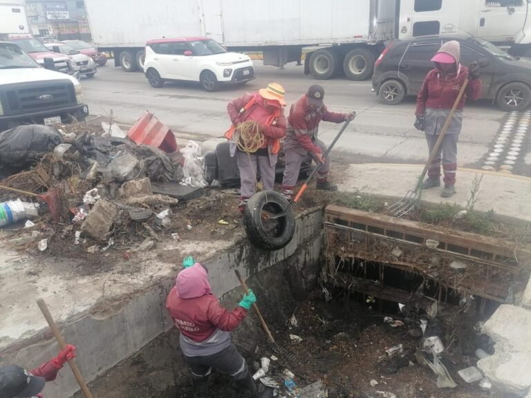 SIPDUS atiende drenes pluviales en Pachuca