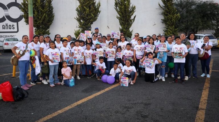 NIÑAS Y NIÑOS DEL CENTRO PILARES HUEJUTLA EN FESTEJO CON DIF ESTATAL