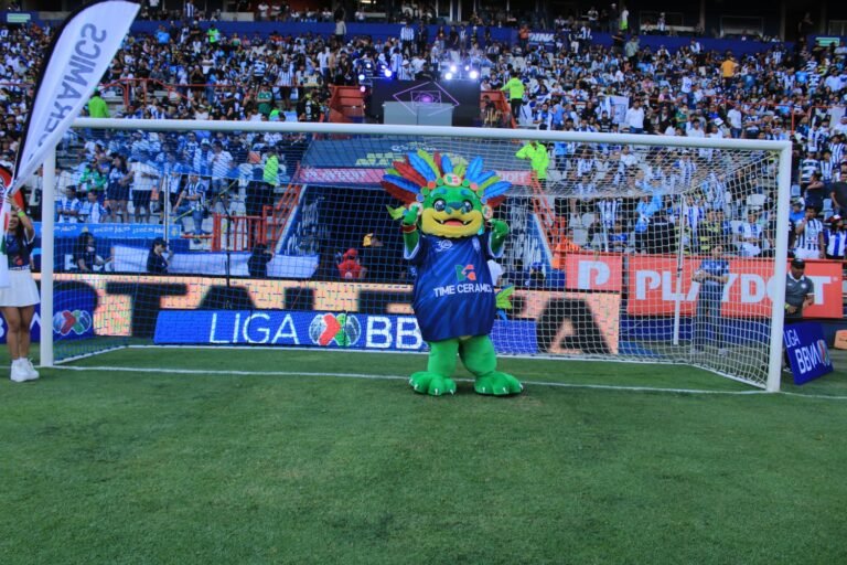 Time Ceramics presenta a “Time Long”, su nueva mascota oficial que fusiona lo mejor de dos culturas