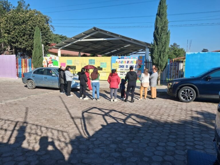 Madres de familia toman las instalaciones del kínder «Conde Regla»