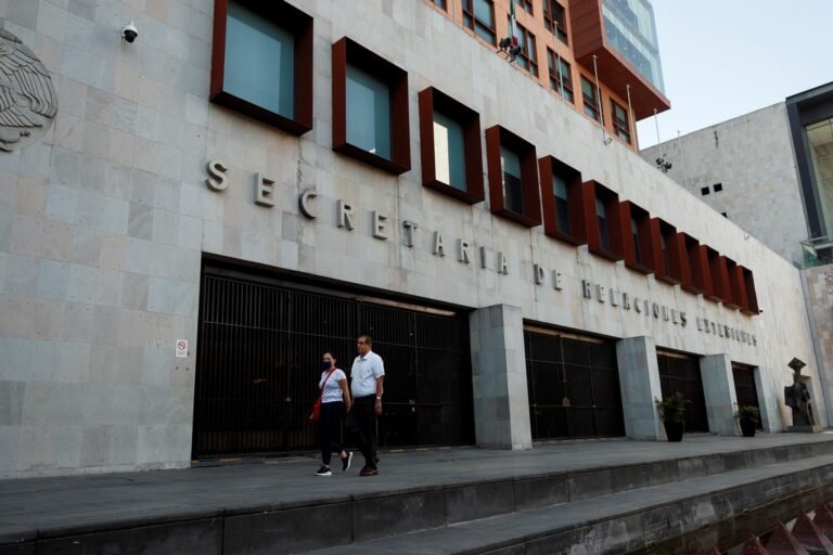 Reportan la muerte de otro migrante bajo custodia del ICE