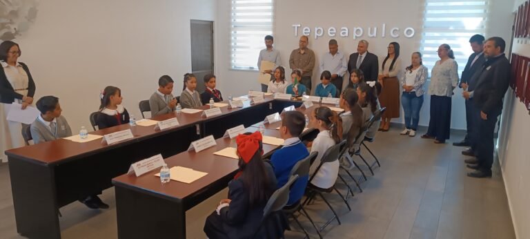 Alcalde de Tepeapulco toma protesta de ley al “Cabildo Infantil 2026”