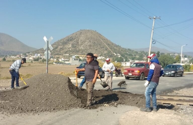 Rehabilitan crucero de ferrocarril en Emiliano Zapata