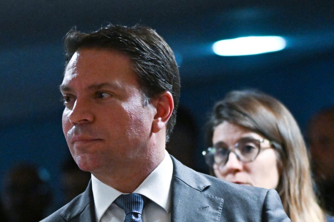 ICE detiene a un exdiputado brasileño condenado por la trama golpista contra Lula