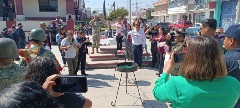 Alcaldía de Emiliano Zapata incinera la Bandera Nacional