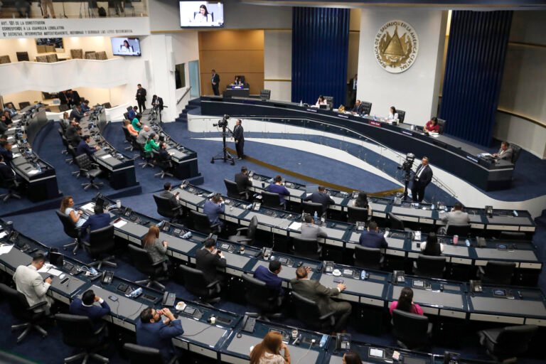 El Salvador: Congreso debilita la oposición