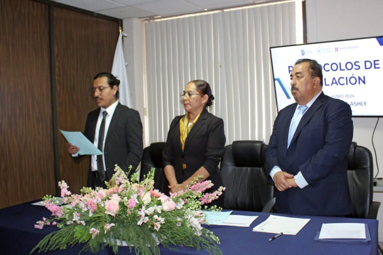 ITESHU entrega 268 títulos profesionales