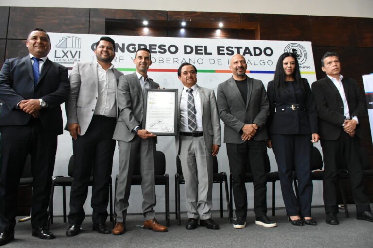 Congreso de Hidalgo reconoce al árbitro mexicano César Ramos 
