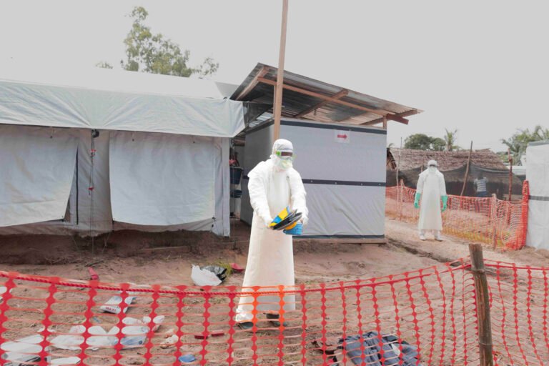El Congo eleva a 131 las muertes sospechosas por el ébola