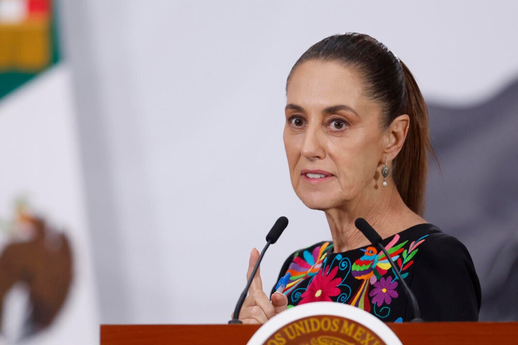 Sheinbaum rechaza presión extranjera tras entrega de exfuncionarios en EE.UU.