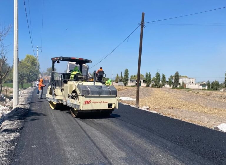 Pavimentan en la localidad de Francisco I. Madero