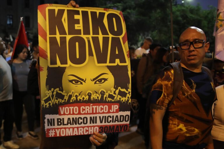 Marchan contra la candidata presidencial Keiko Fujimori