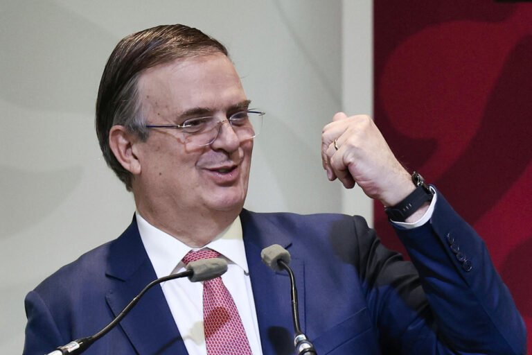 Ebrard encabeza una misión para tratar la revisión del T-MEC