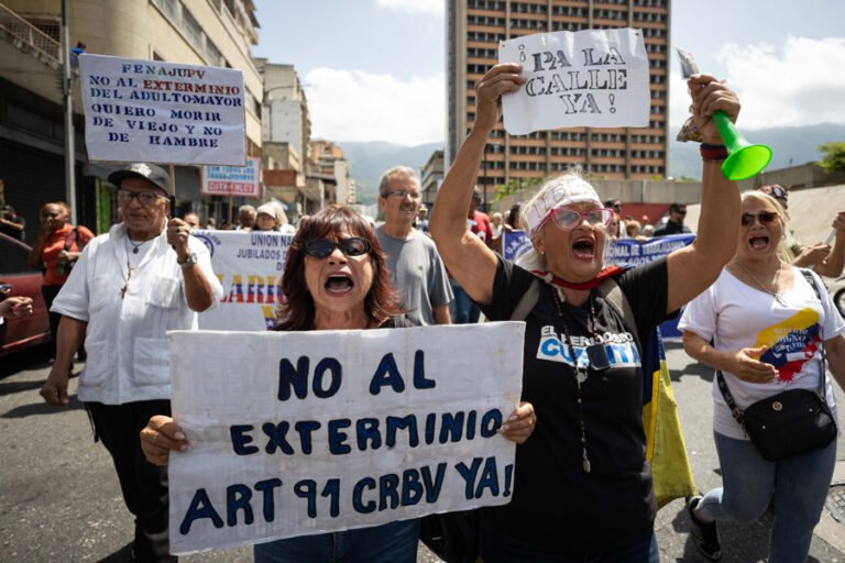 Jubilados y pensionados en Venezuela exigen salarios «dignos» y con poder adquisitivo