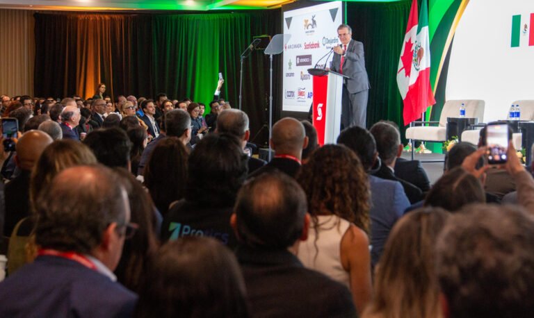 La Secretaría de Economía aborda en Canadá la revisión del T-MEC