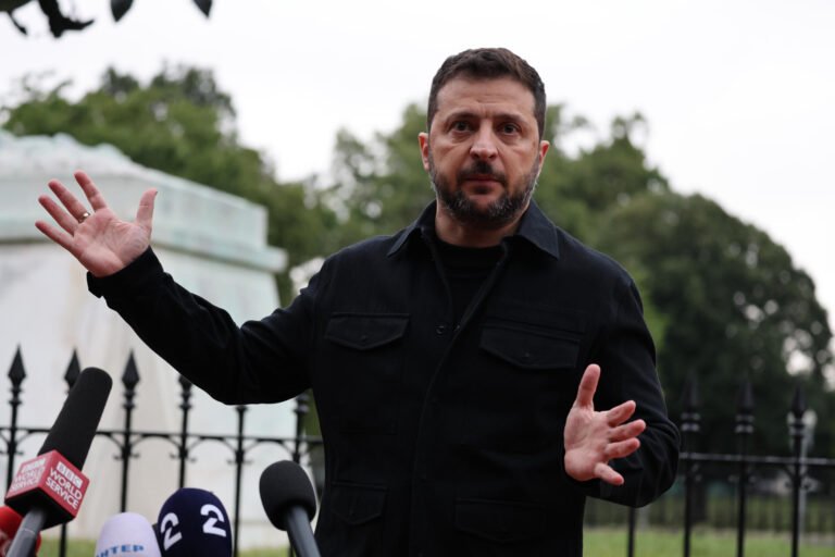 Zelenski dice que Kiev se abstendrá de atacar a Rusia
