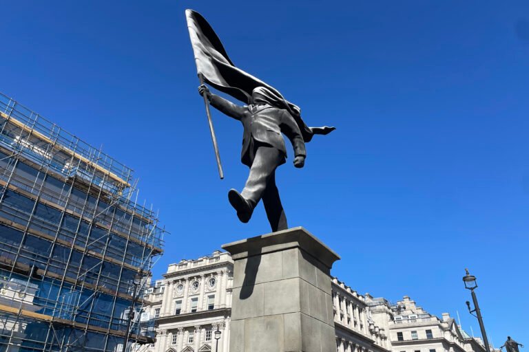 Banksy confirma la autoría de una estatua aparecida en el centro de Londres