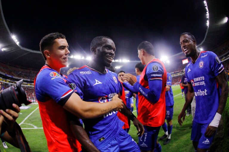 CELESTES Y CHIVAS, BUSCAN PEGAR PRIMERO RUMBO A LA GRAN FINAL