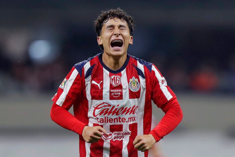 POLÉMICA, GOLES… TODO ESTÁ EN  EL AIRE ENTRE CELESTES Y CHIVAS