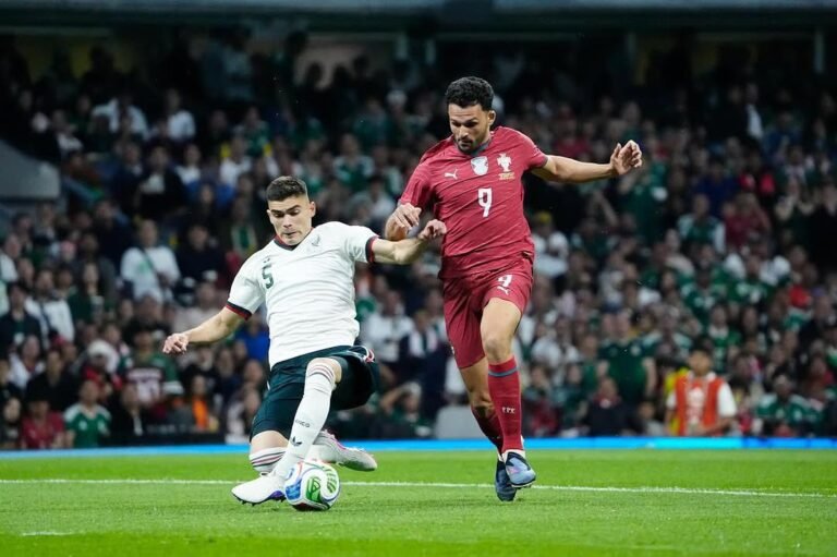 Johan Vásquez, llegó y se integró al seleccionado