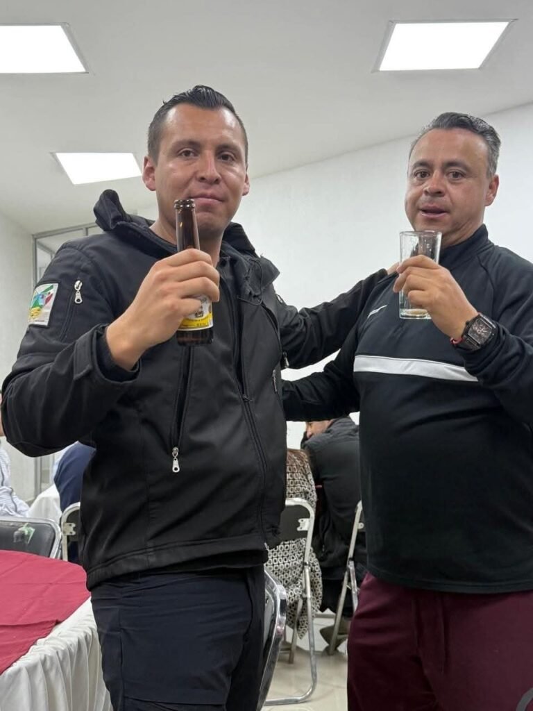 Exhiben bien enfiestado al personal de la UECS