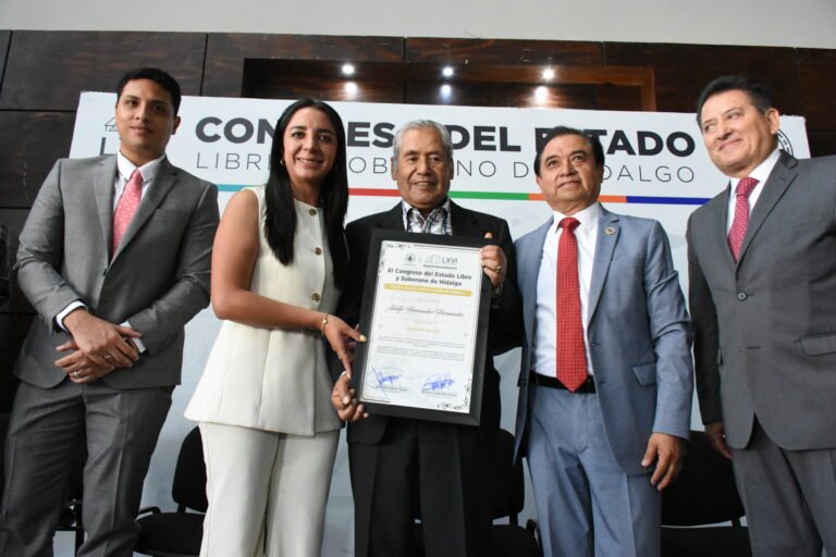 Adelfo Hernández Hernández, recibió el galardón “La Mina del Tiempo”