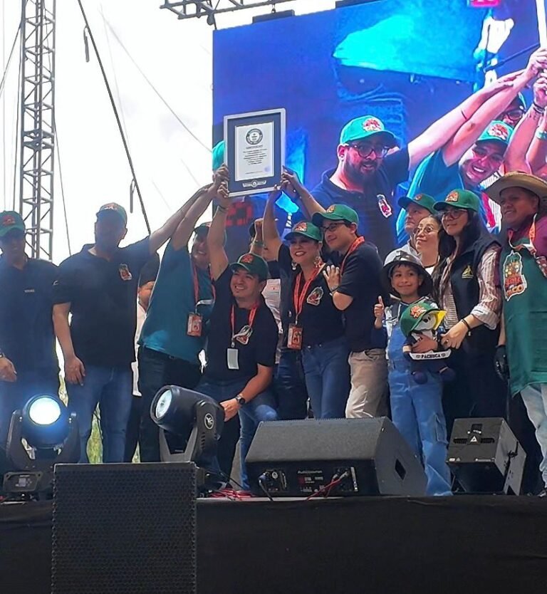 Rompen récord con la exposición de tacos más grande del mundo