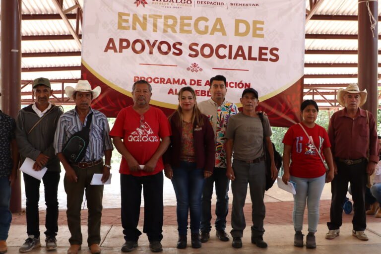 Despacho del Gobernador y Sebiso entregan apoyos en San Bartolo Tutotepec