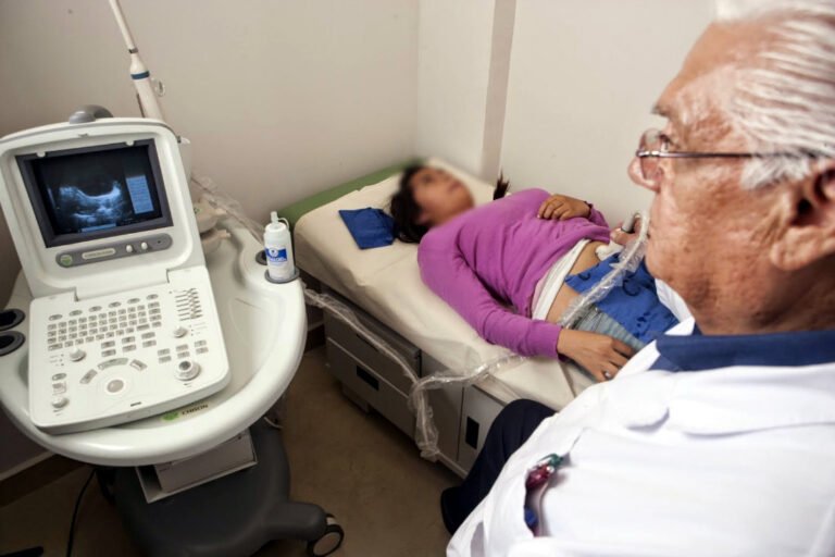 Alerta IMSS sobre síntomas de cáncer de ovario