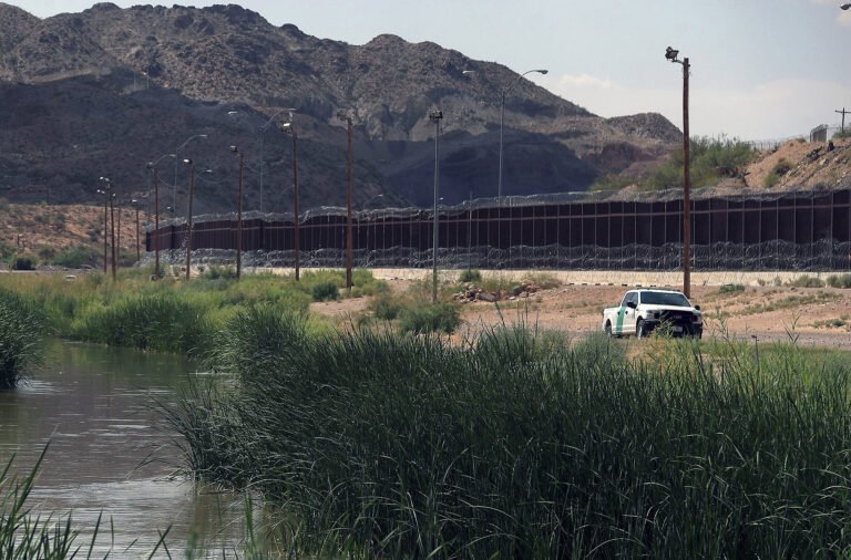 México detiene a personas acusadas de tráfico de migrantes