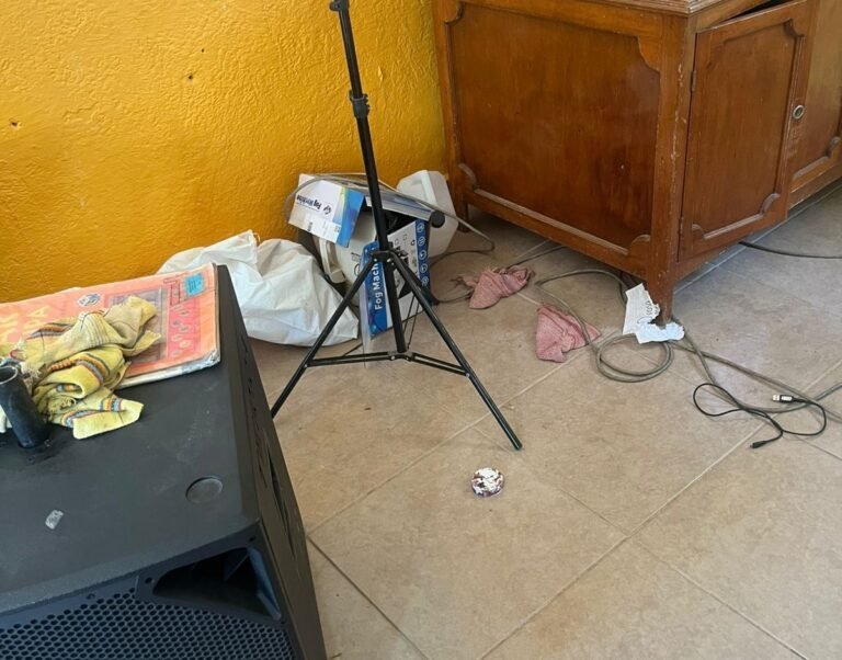 Padres de familia cierran escuela en La Lagunilla; piden cambio de intendente