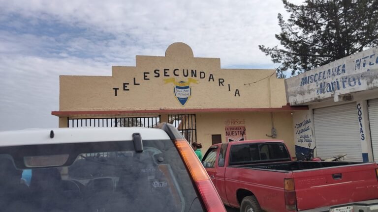 Padres de familia de una Telesecundaria denuncian amenazas con arma de fuego hacia un alumno