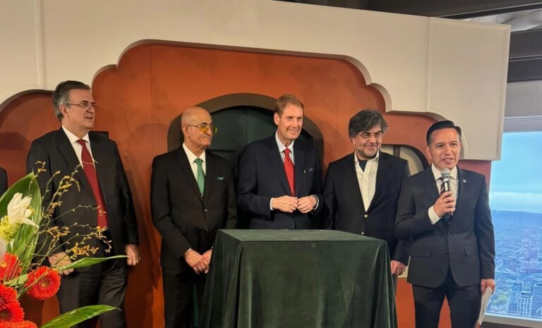 Hidalgo y SICC firman acuerdo por 2 mil mdd en sector farmacéutico