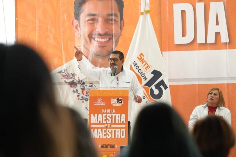 Con rechiflas, maestros del SNTE reciben a Lorena García 