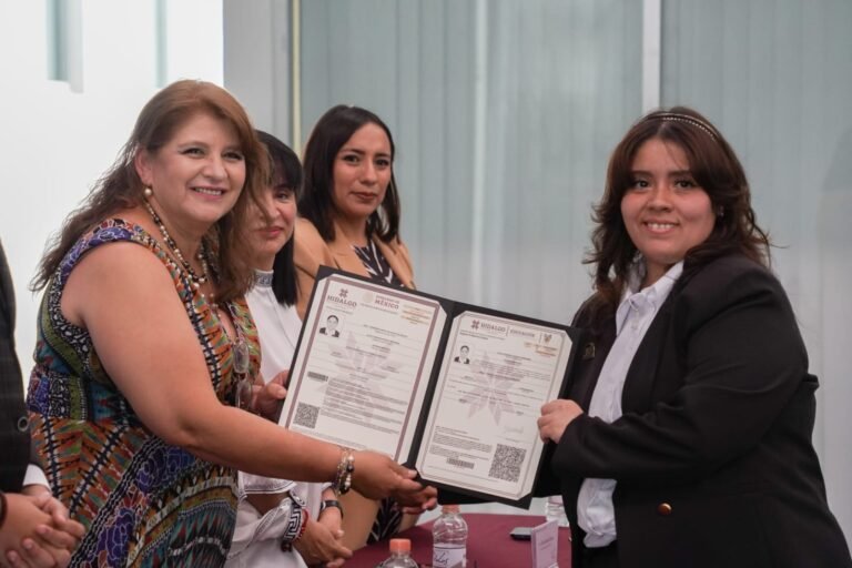UNIDEH entrega 47 títulos y es reconocida como Universidad Promotora de la Salud