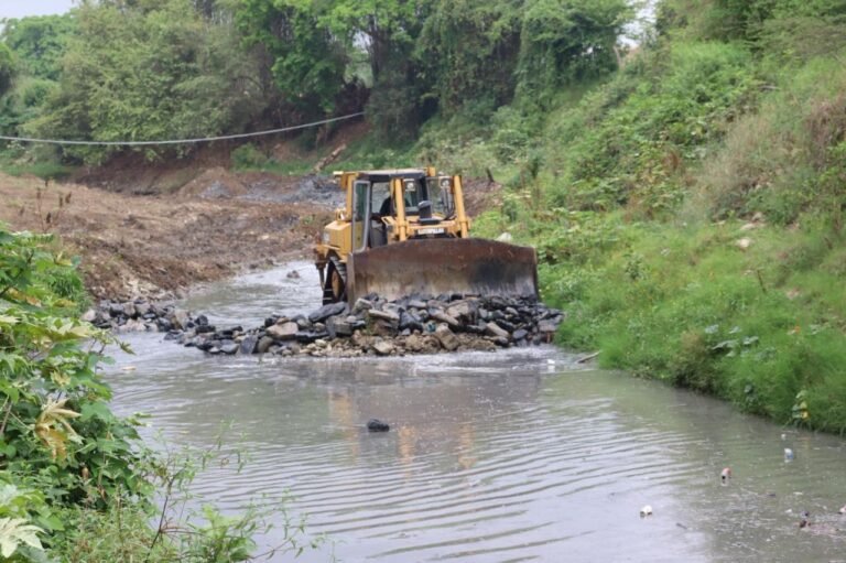 Operativo de Desazolve en Río Tecoluco por Instrucción del Gobernador