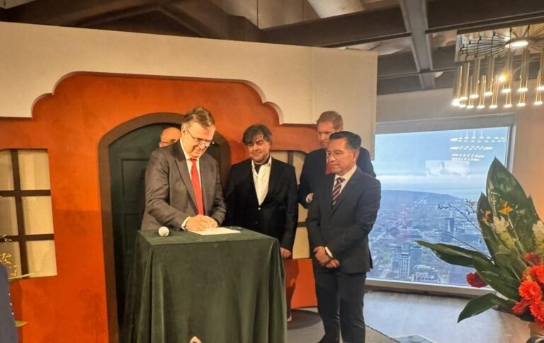 Hidalgo y empresa canadiense SICC formalizan alianza para inversión farmacéutica