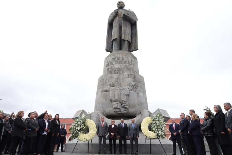 Homenaje cívico a Benito Juárez