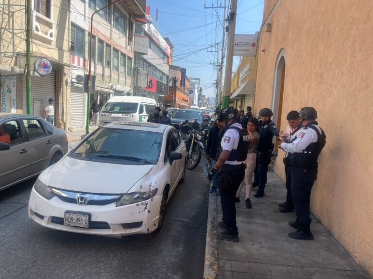 Conflicto vial en pleno centro de Tulancingo con presuntos “monta choques”