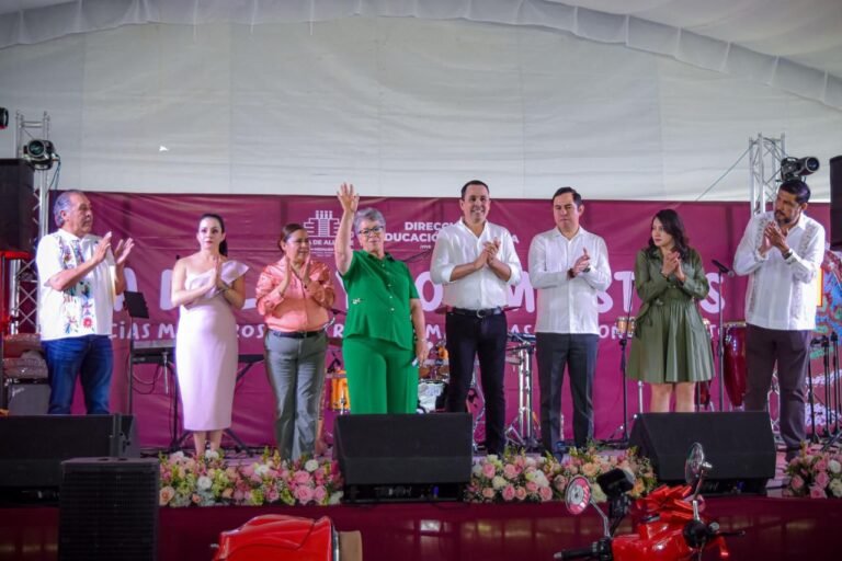 Tula celebra a mil 400 maestras y maestros.